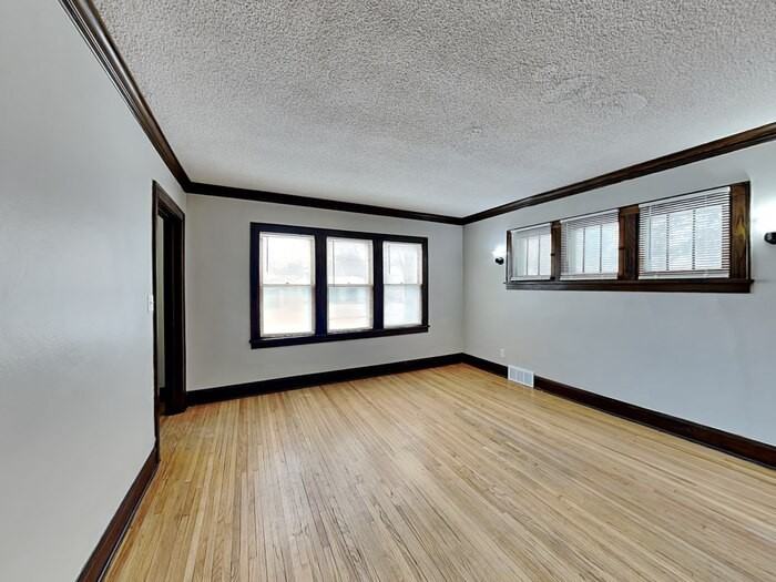 1649 York Ave - Photo 2 of 24