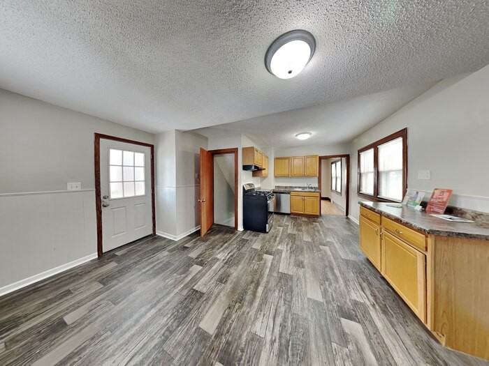 1649 York Ave - Photo 7 of 24