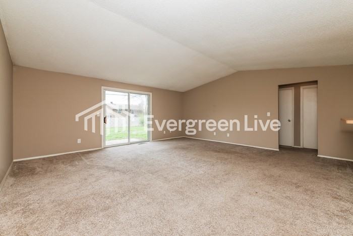 4724 Stonehedge St - Photo 3 of 15