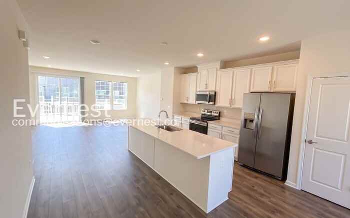 1809 Noyack Ln - Photo 2 of 21