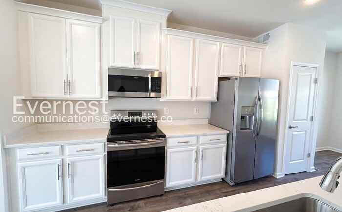 1809 Noyack Ln - Photo 3 of 21