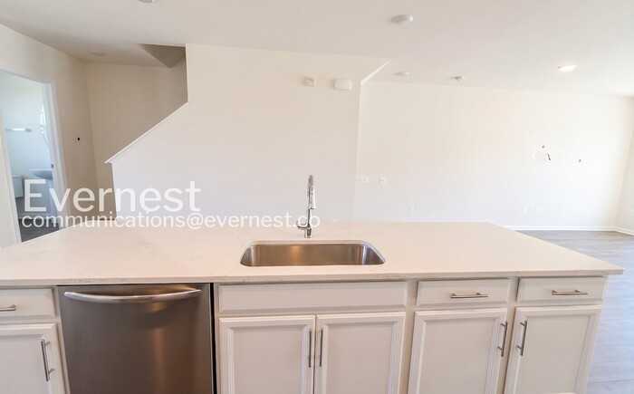 1809 Noyack Ln - Photo 4 of 21