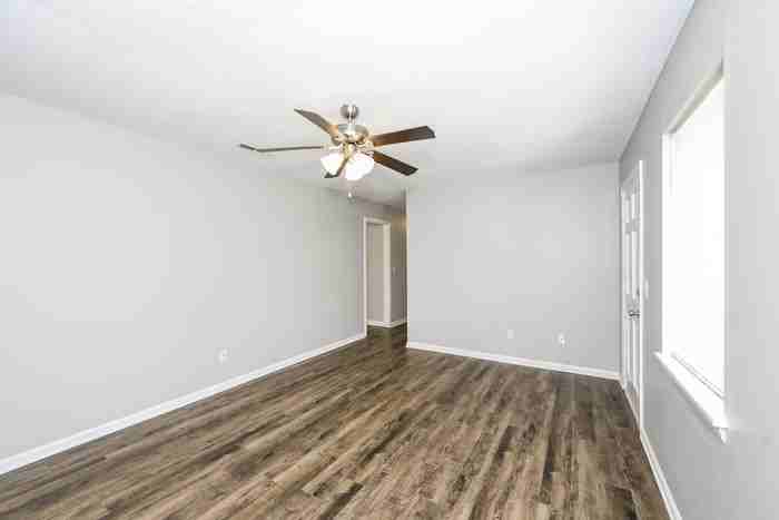 103 Gardenia St - Photo 3 of 10