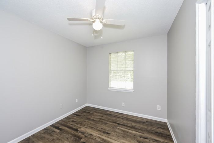 103 Gardenia St - Photo 6 of 10