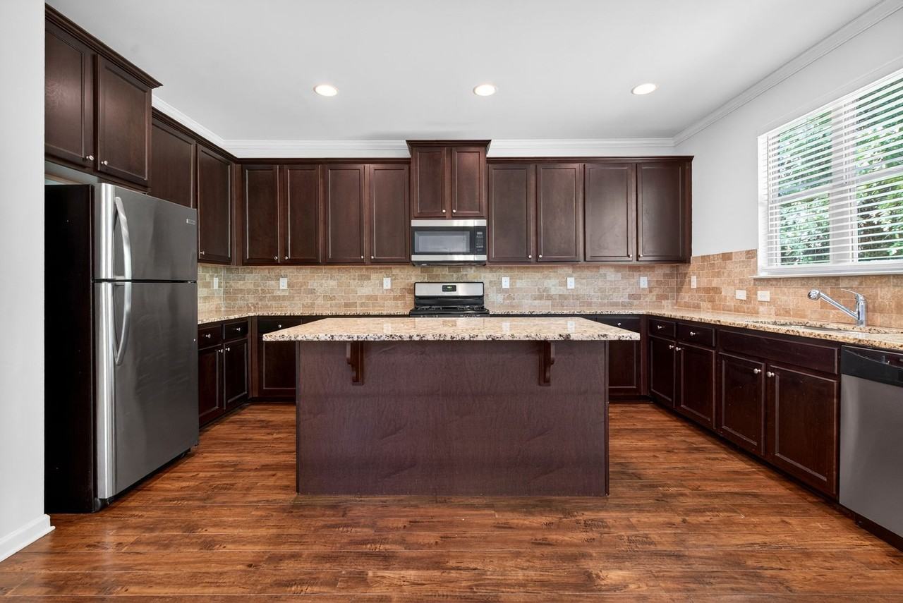 2302 Overlook Ave - Photo 2 of 36