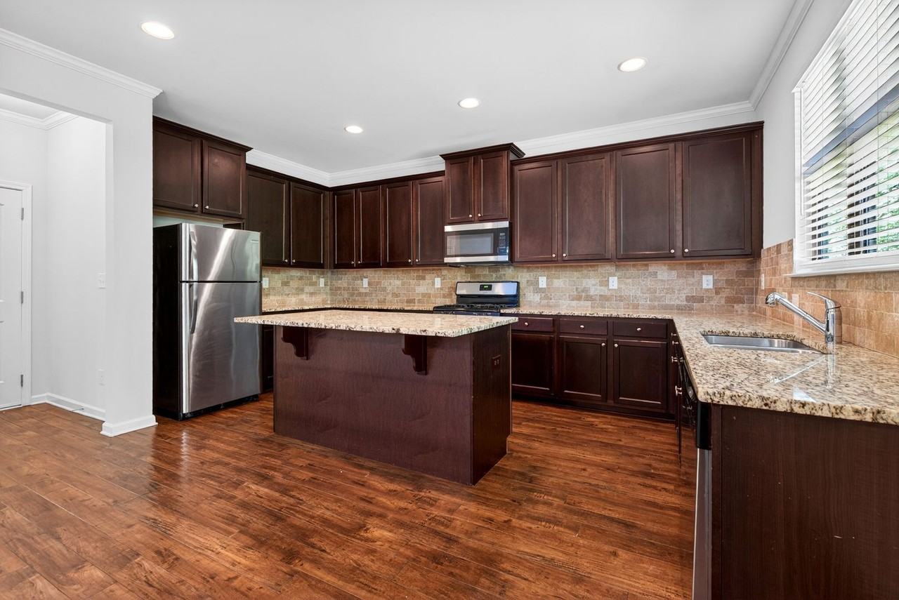 2302 Overlook Ave - Photo 3 of 36