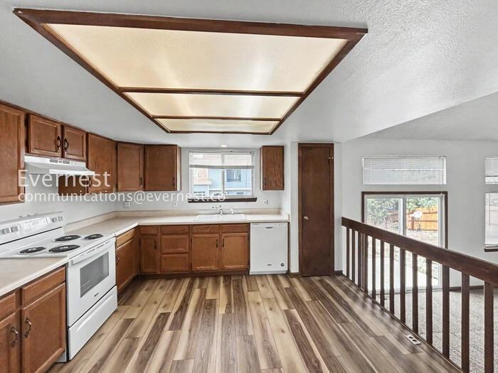 4930 Sprangler Dr - Photo 5 of 34
