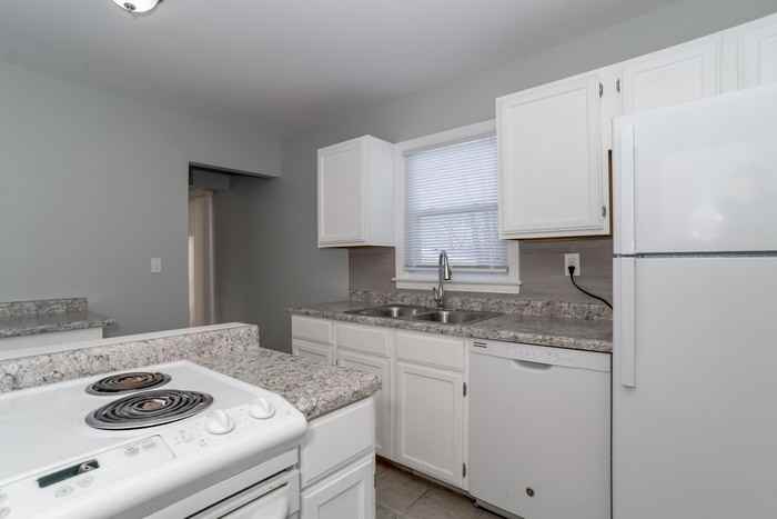 6703 N Walnut St - Photo 5 of 9