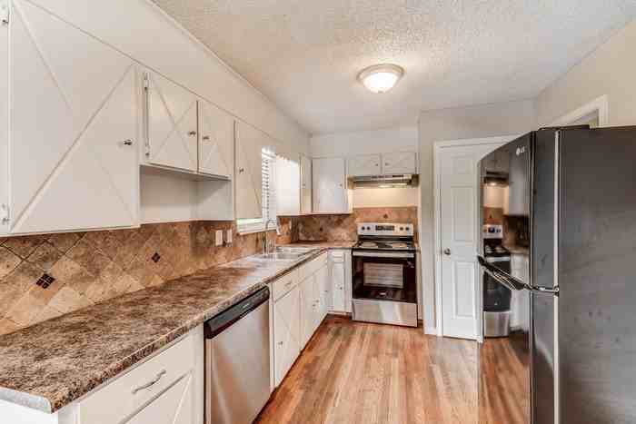 940 Longview Cir - Photo 5 of 11