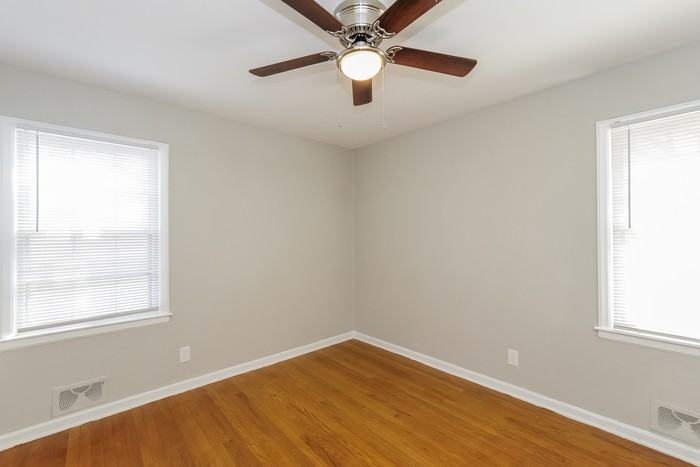 10505 E 79th St - Photo 4 of 8