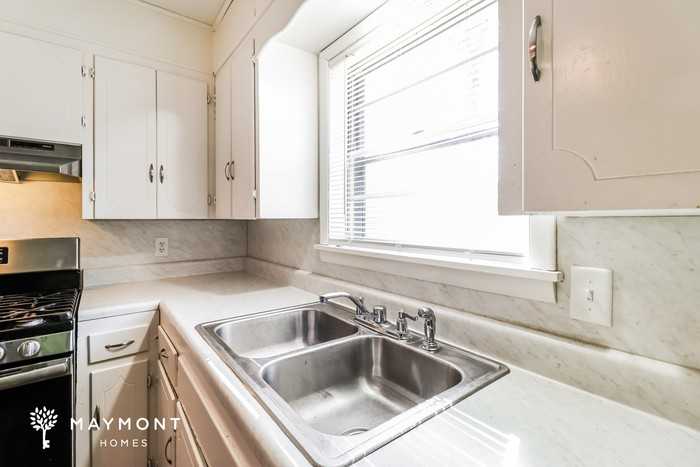 610 Houston Dr - Photo 6 of 11