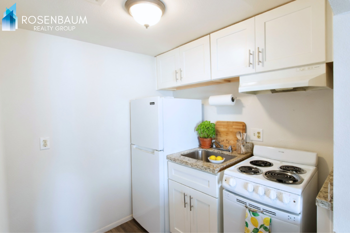 9230 N 6th St #9 - Photo 3 of 5