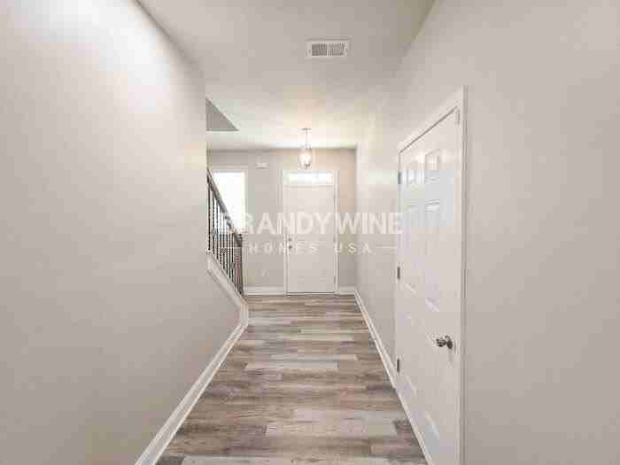 1116 E Shoreview Rd - Photo 4 of 27