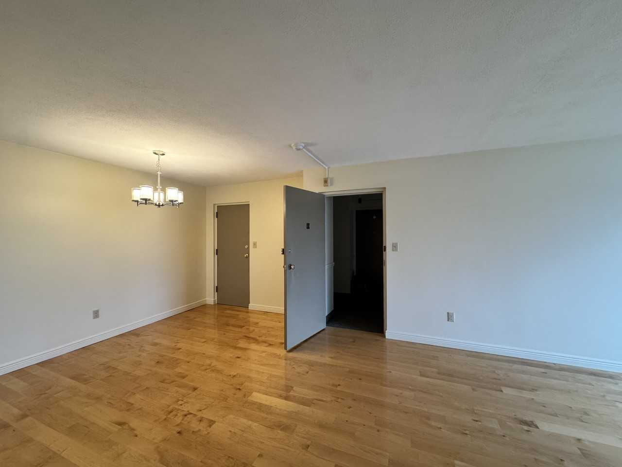 21 Franklin Ave #11 - Photo 4 of 6