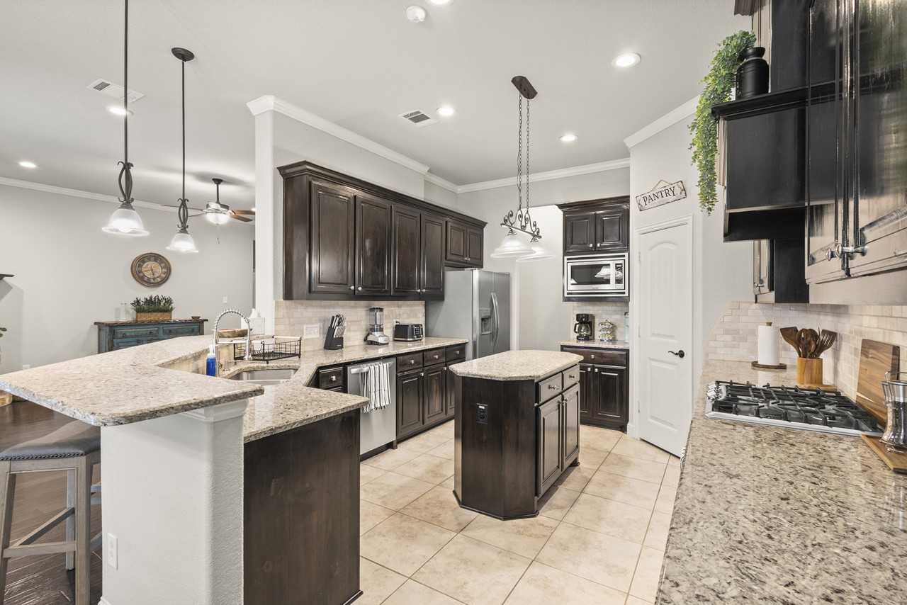 206 S Meadow Dr #NA - Photo 4 of 37