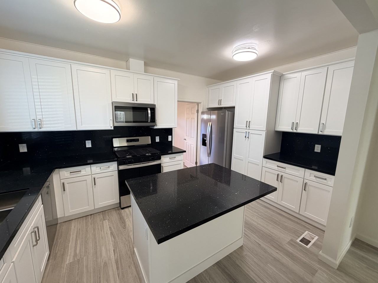 394 N Livermore Ave #NA - Photo 5 of 18