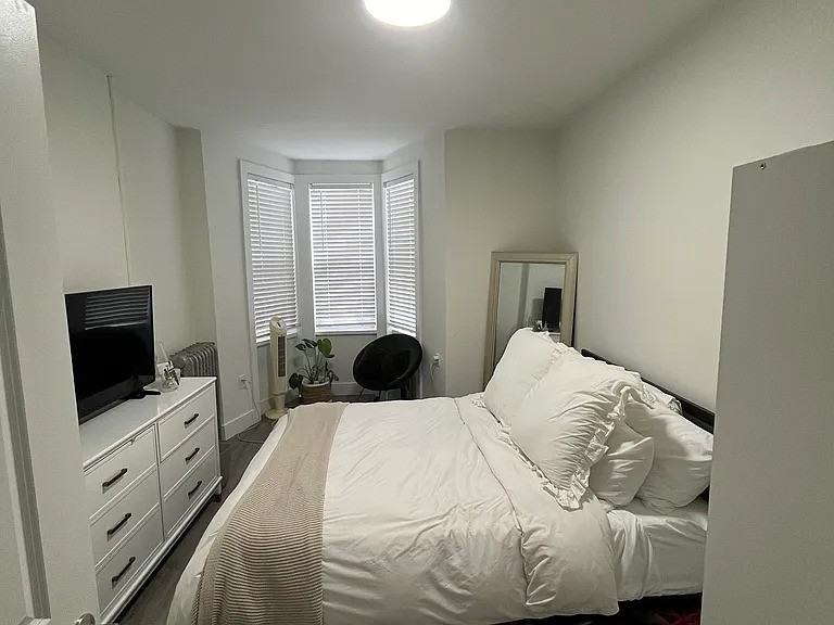 1619 Palisade Ave #3R - Photo 4 of 7