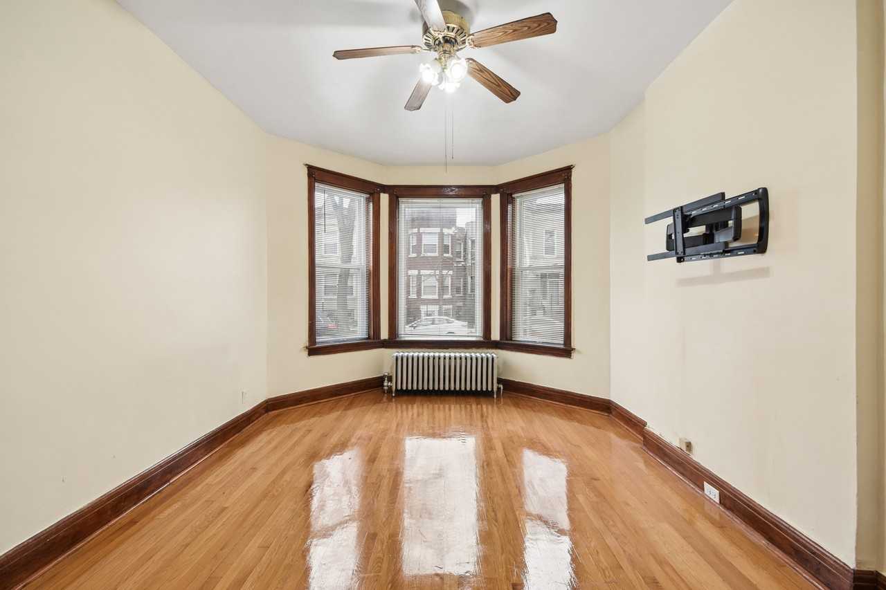 3927 W Flournoy St #2 - Photo 4 of 16