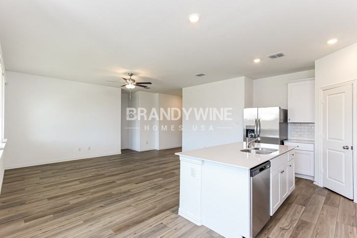 341 Wentworth Dr - Photo 3 of 21