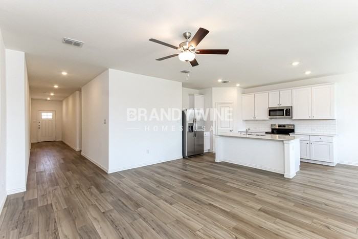 341 Wentworth Dr - Photo 4 of 21