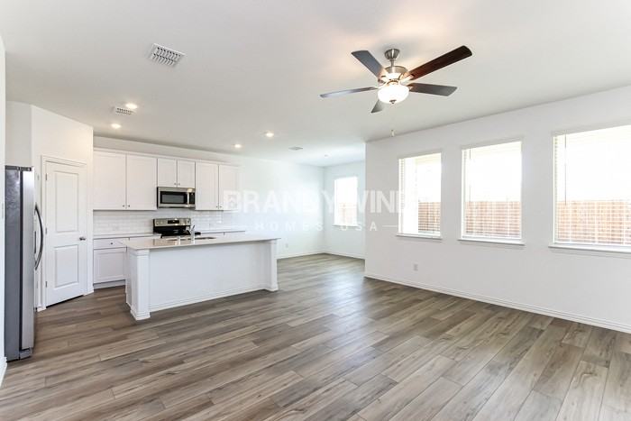 341 Wentworth Dr - Photo 6 of 21