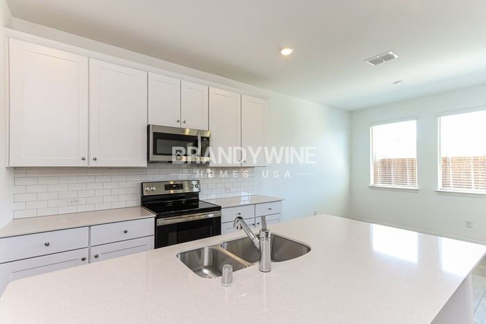 341 Wentworth Dr - Photo 7 of 21