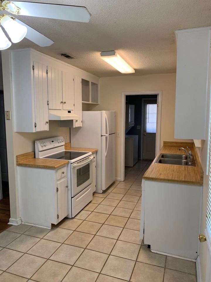 2310 Creekwood Dr #NA - Photo 2 of 5