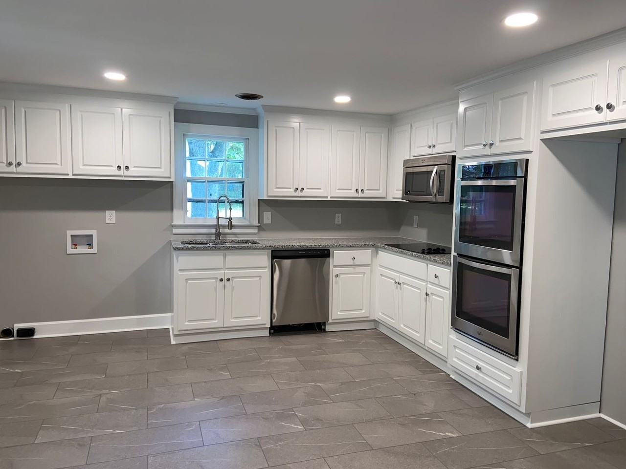 720 Grove St Ne - Photo 3 of 9