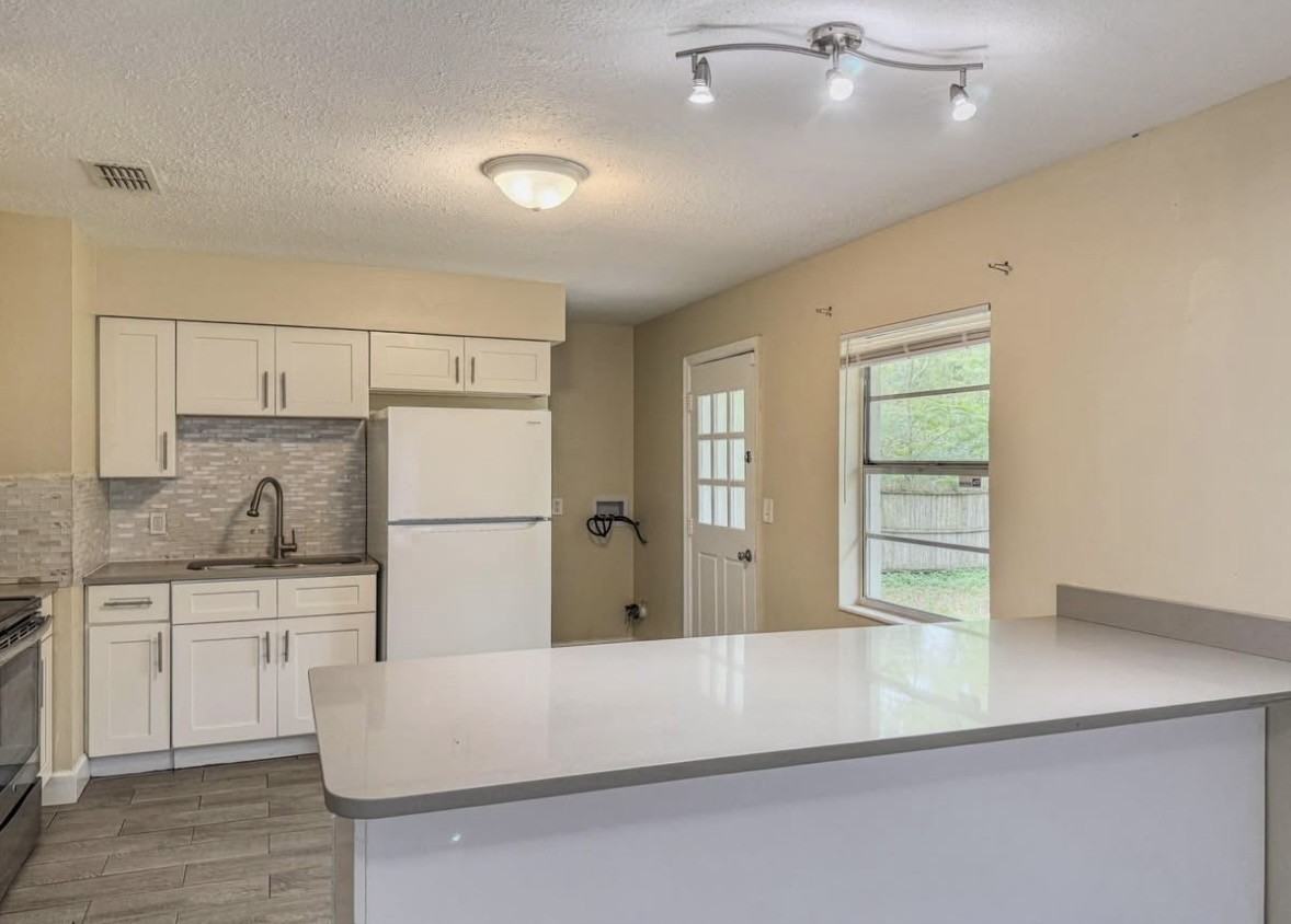 732 W Hubbard Ave #NA - Photo 2 of 7