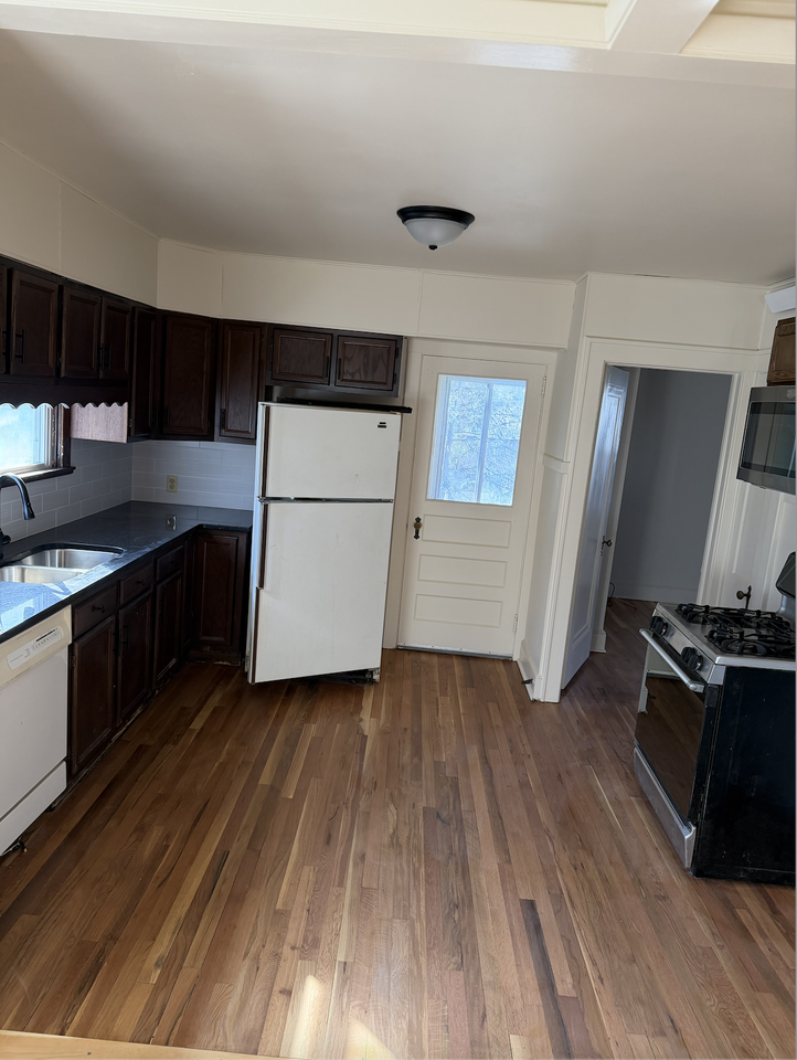 29 Laurel Ave #2 - Photo 3 of 11