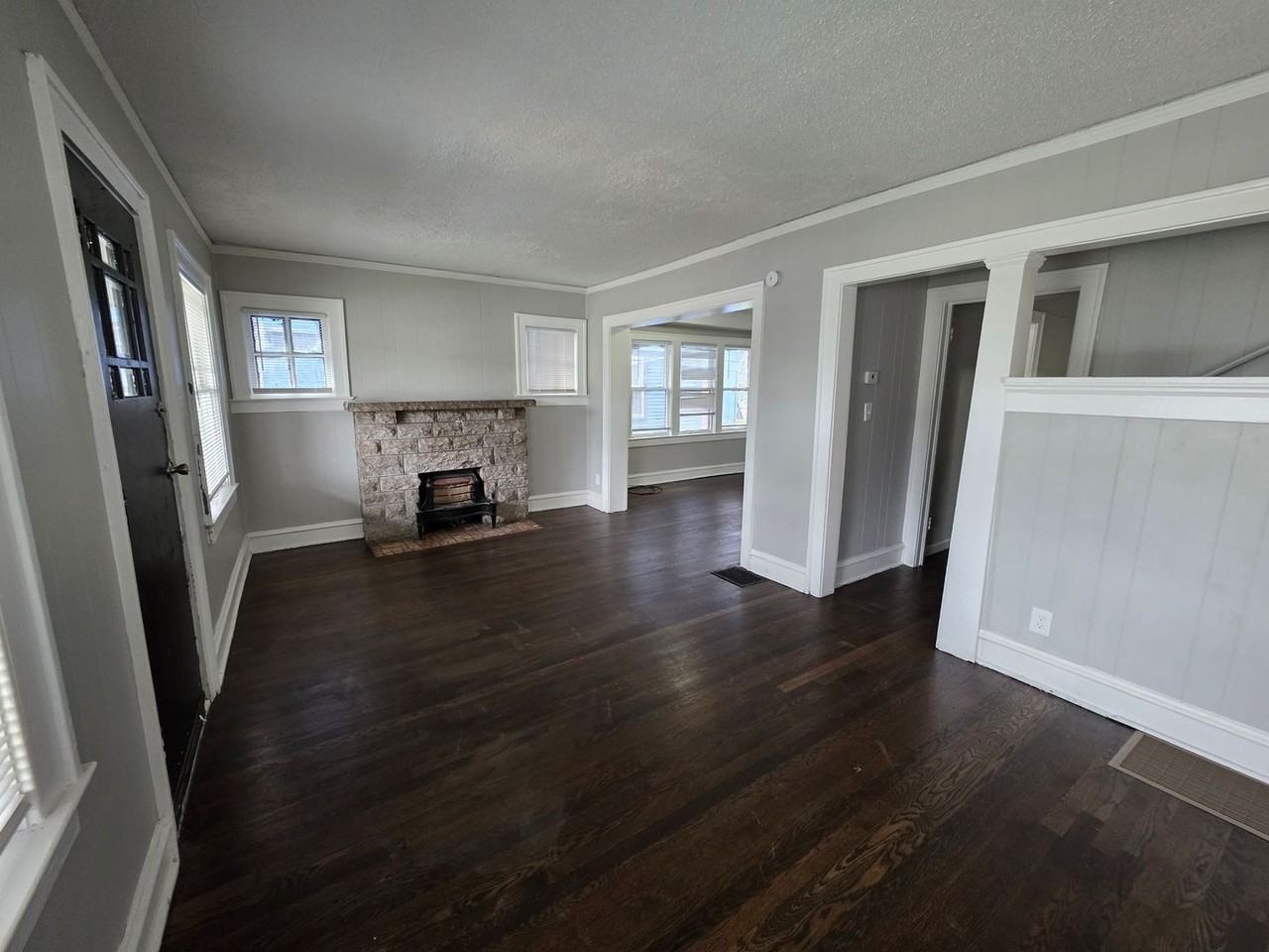 3726 Indiana Ave - Photo 3 of 17