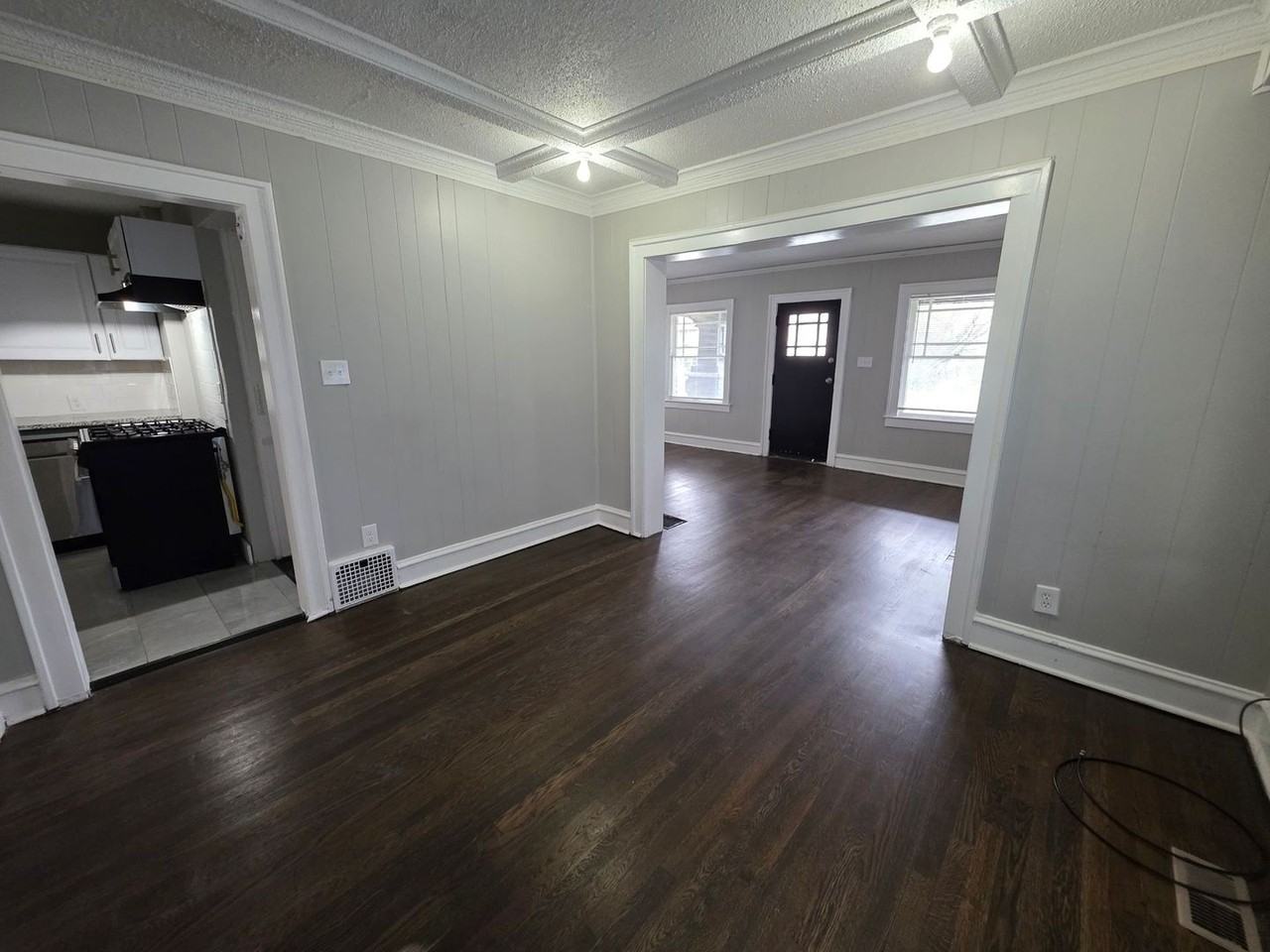 3726 Indiana Ave - Photo 5 of 17