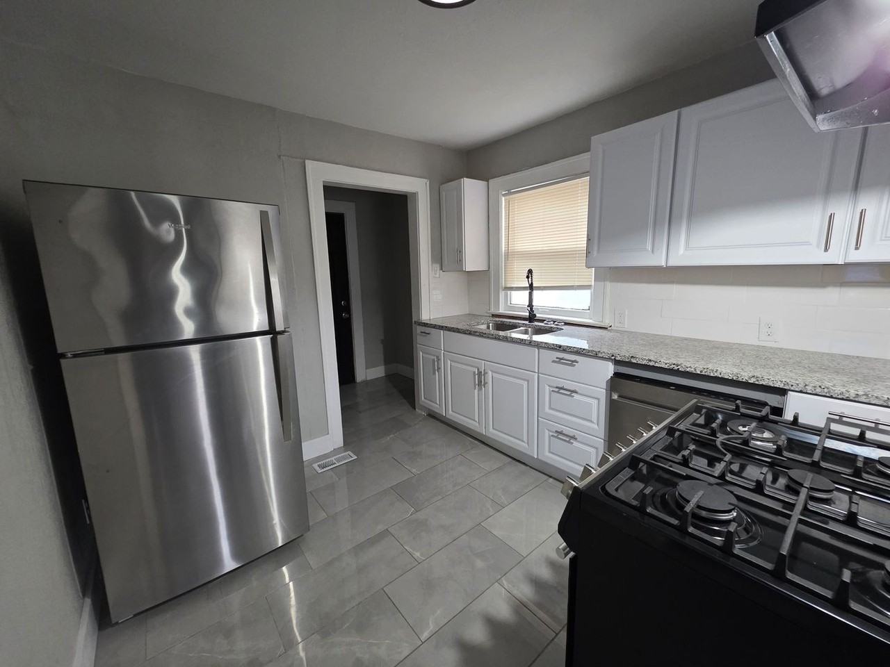 3726 Indiana Ave - Photo 6 of 17
