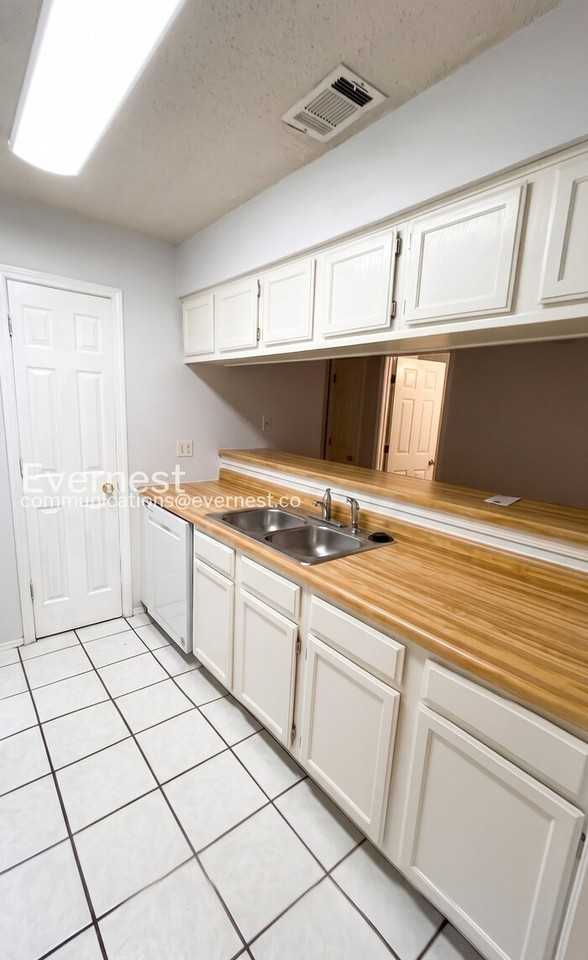 24 Wagon Wheel Ct - Photo 4 of 30