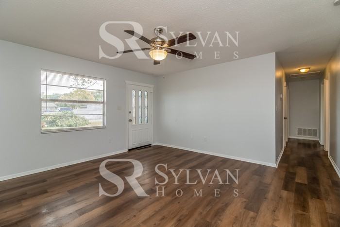 946 Keen Ct - Photo 4 of 16
