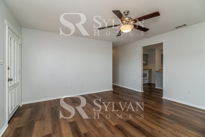 946 Keen Ct - Photo 5 of 16