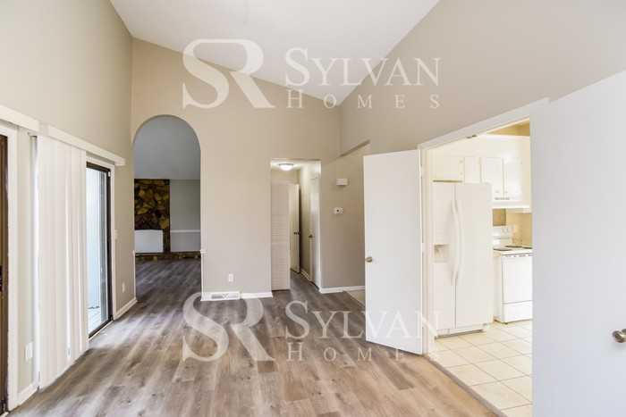 11129 Meadowcrest Ln - Photo 5 of 16