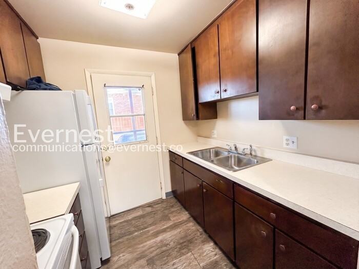 4311 N Chestnut St #2 - Photo 3 of 13