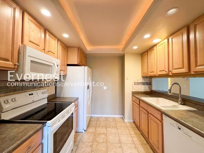 8208 S High Ct - Photo 2 of 33