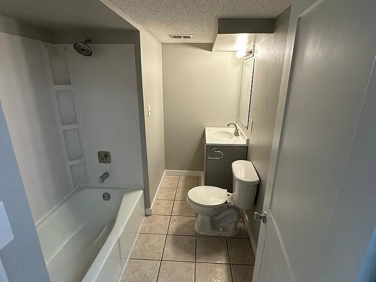 1764 Montreal Ave #NA - Photo 6 of 7