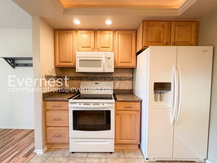 8208 S High Ct - Photo 3 of 33