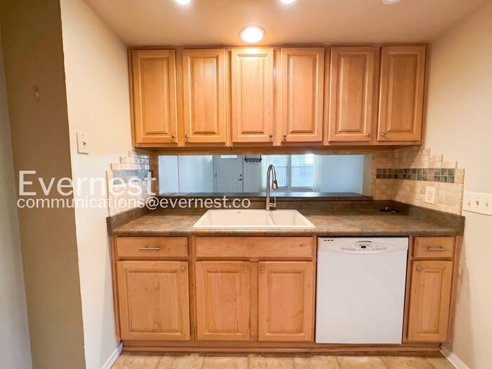 8208 S High Ct - Photo 4 of 33