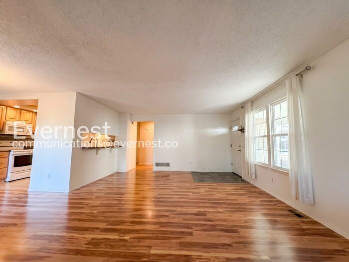 8208 S High Ct - Photo 7 of 33