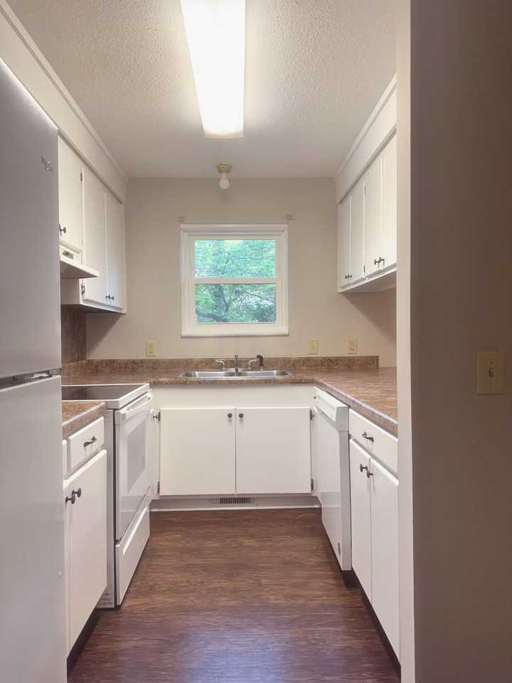 220 Charleston Ave #220 - Photo 4 of 8