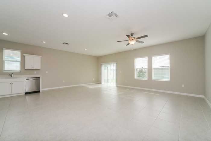 353 Kenilworth Dr - Photo 4 of 15