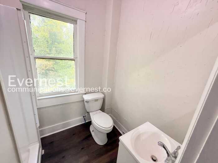 222 73rd St N - Photo 5 of 10