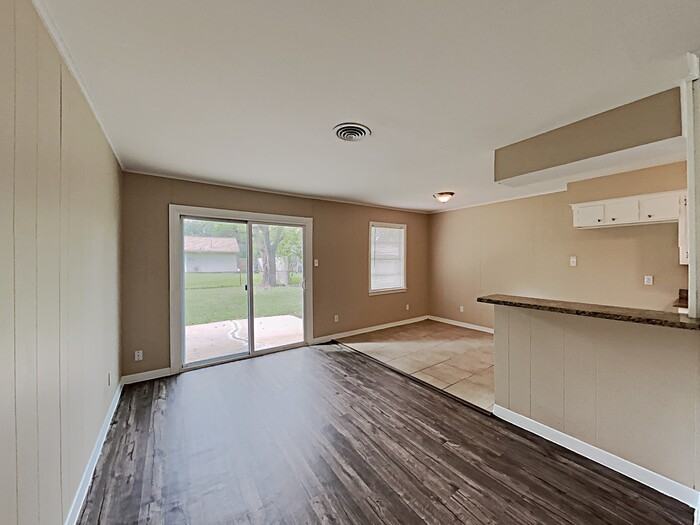 10322 Antrim Ln - Photo 6 of 19