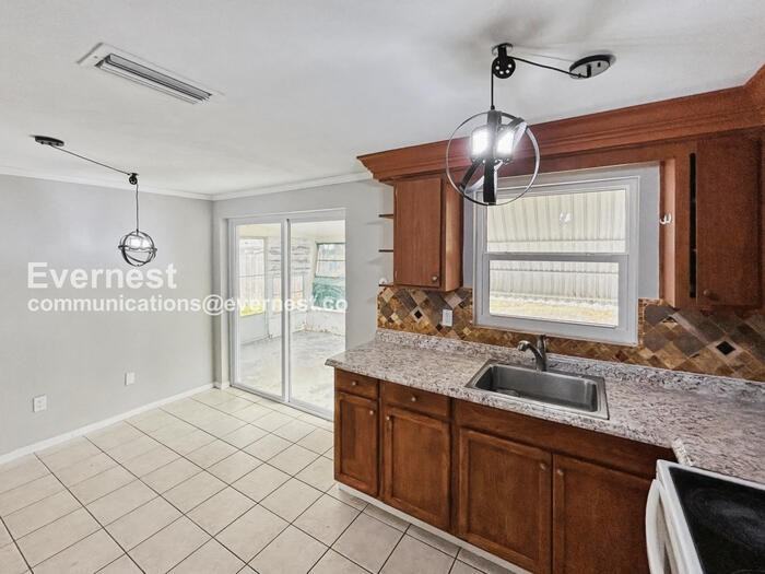 2412 Arcadia Rd - Photo 4 of 26