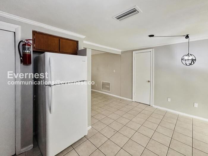 2412 Arcadia Rd - Photo 5 of 26