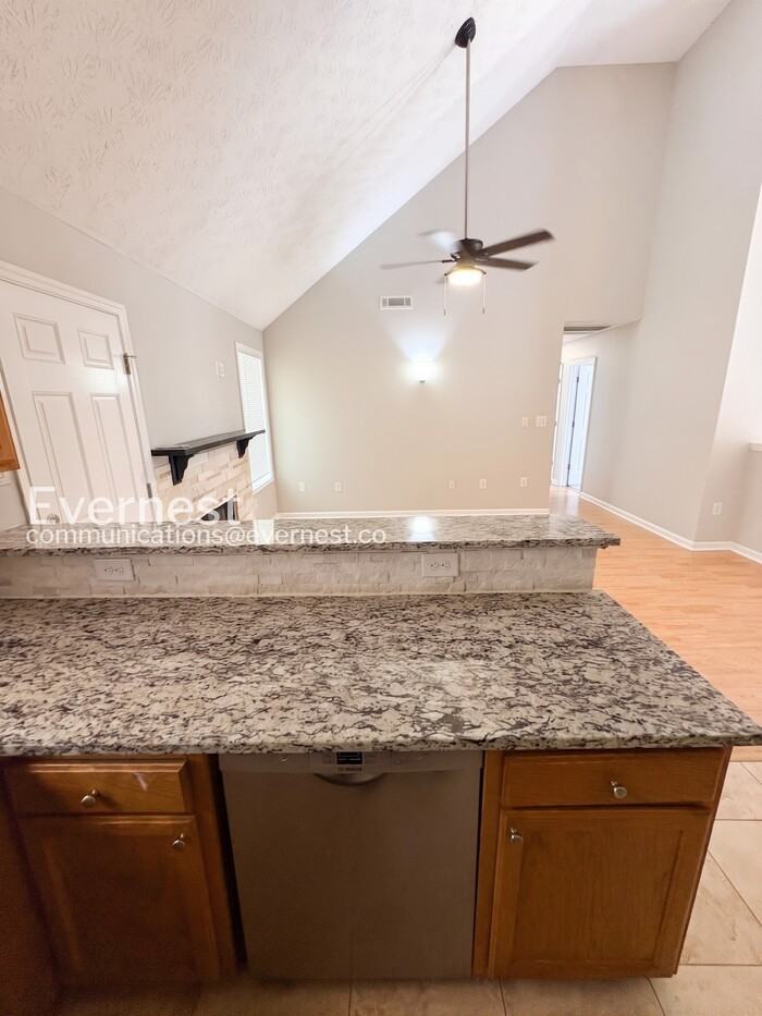 228 Nina Cir - Photo 4 of 35